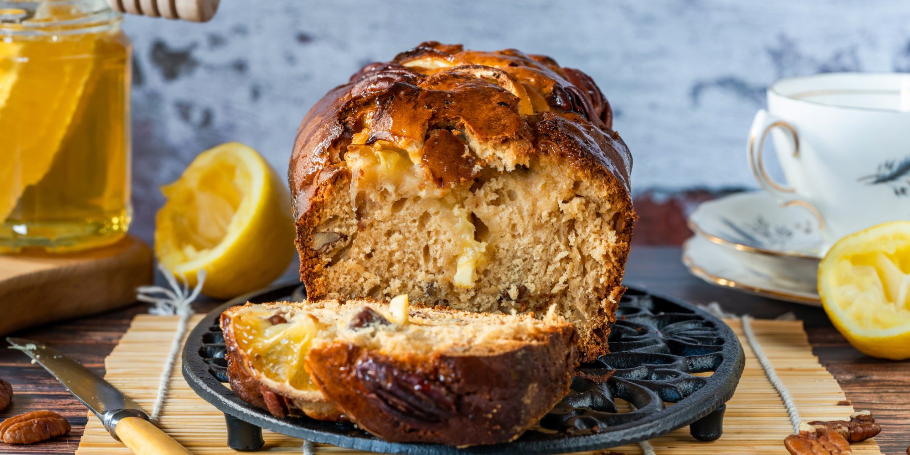 Хлібець з горіхами та цукатами