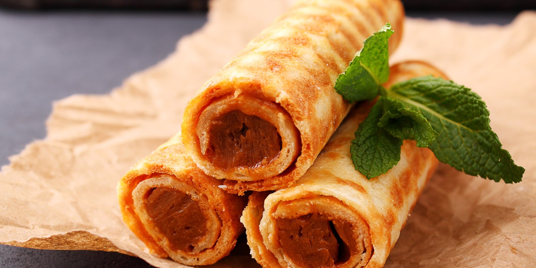 Вафельні трубочки зі згущенкою