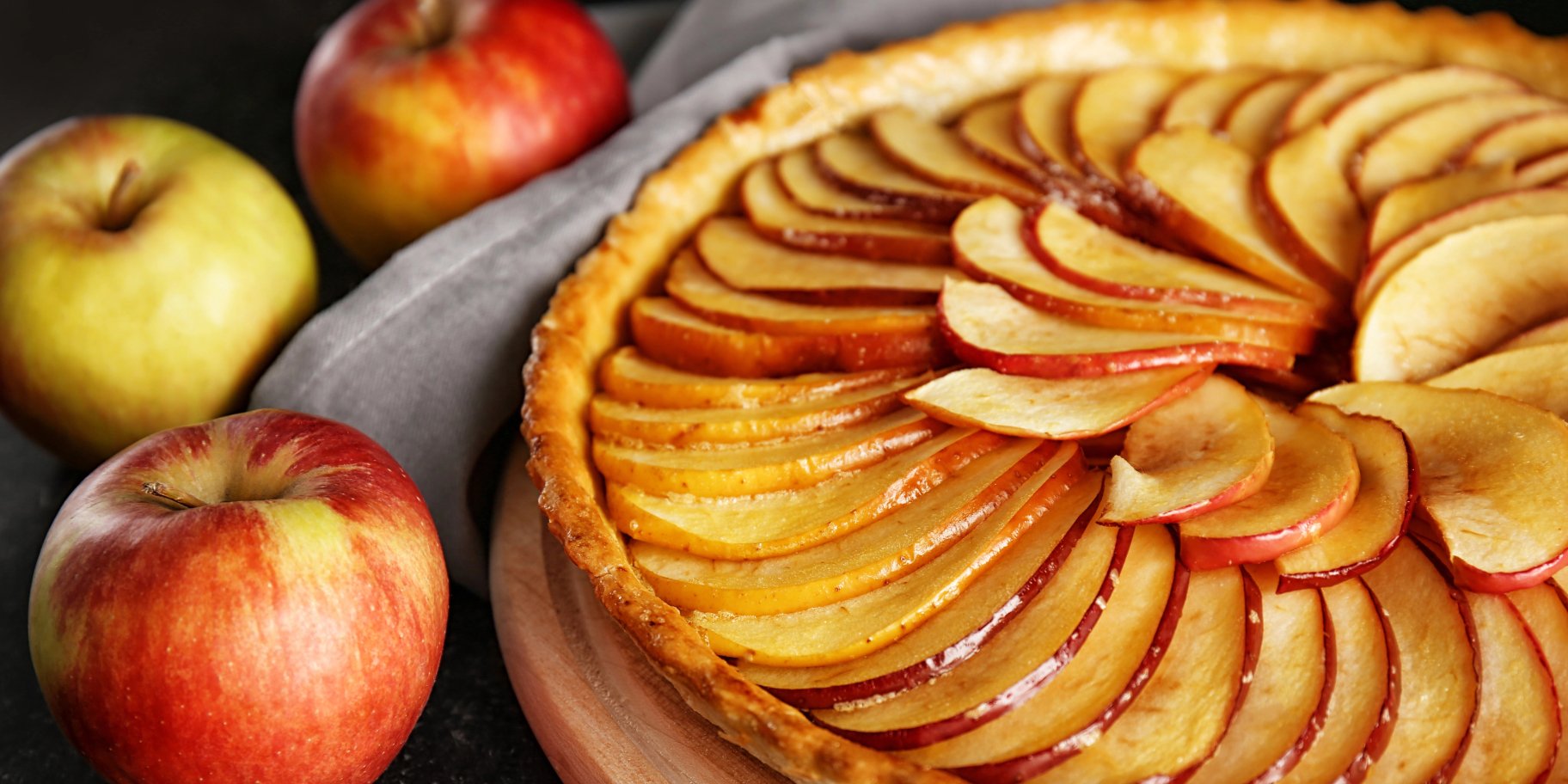 Яблучний тарт з ніжним франжипаном