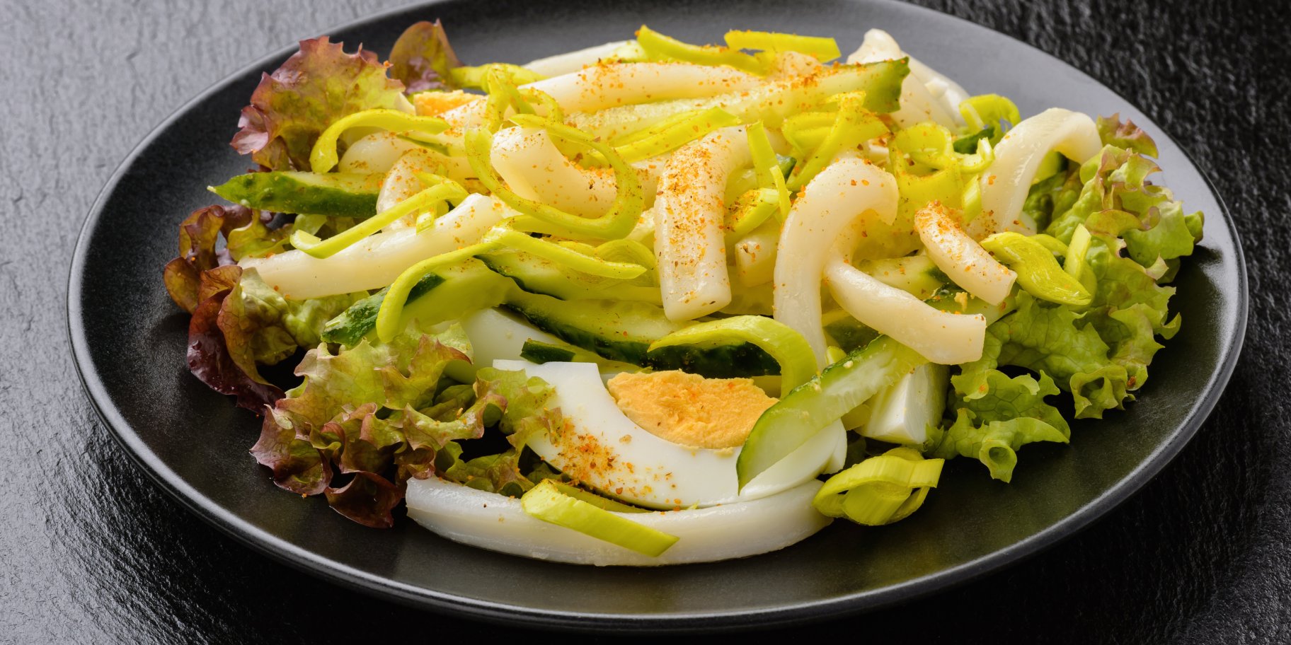 Салат с кальмарами