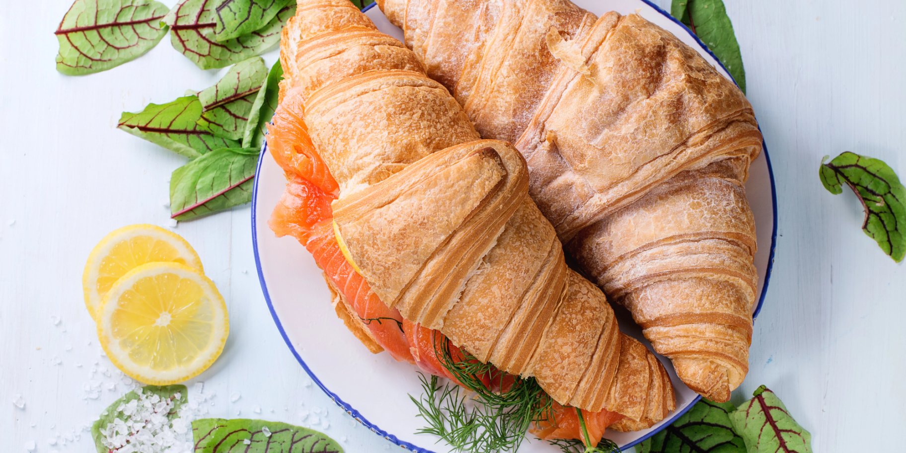 Круасан з лососем