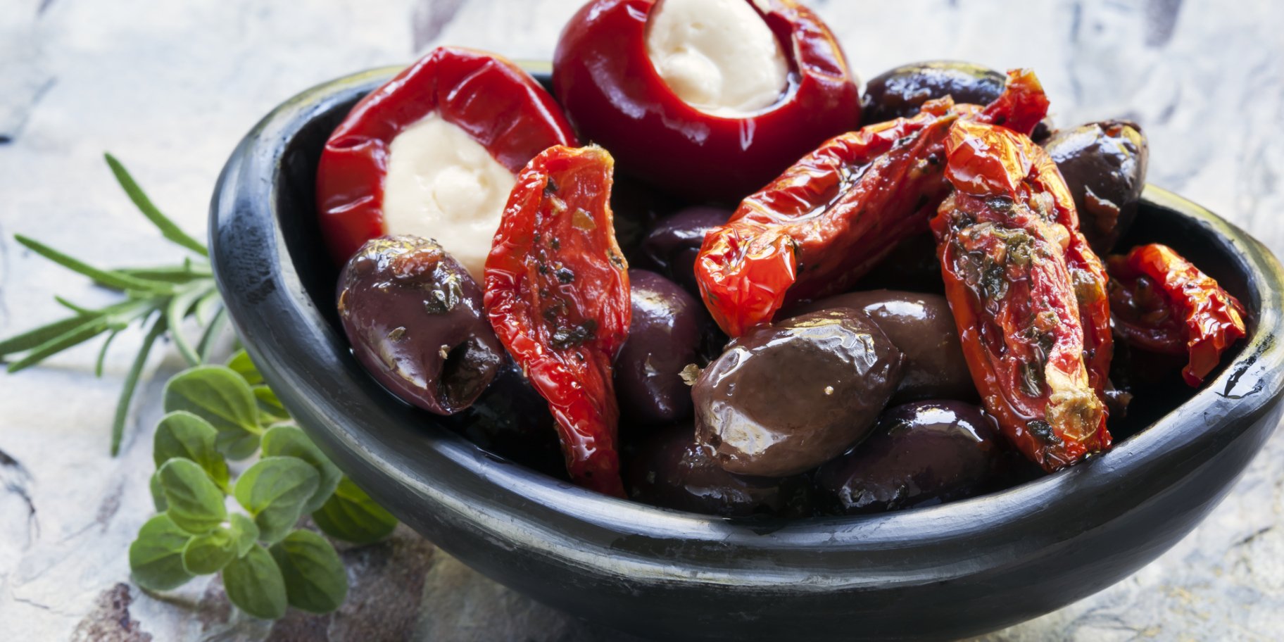 Мариновані помідори з моцарелою