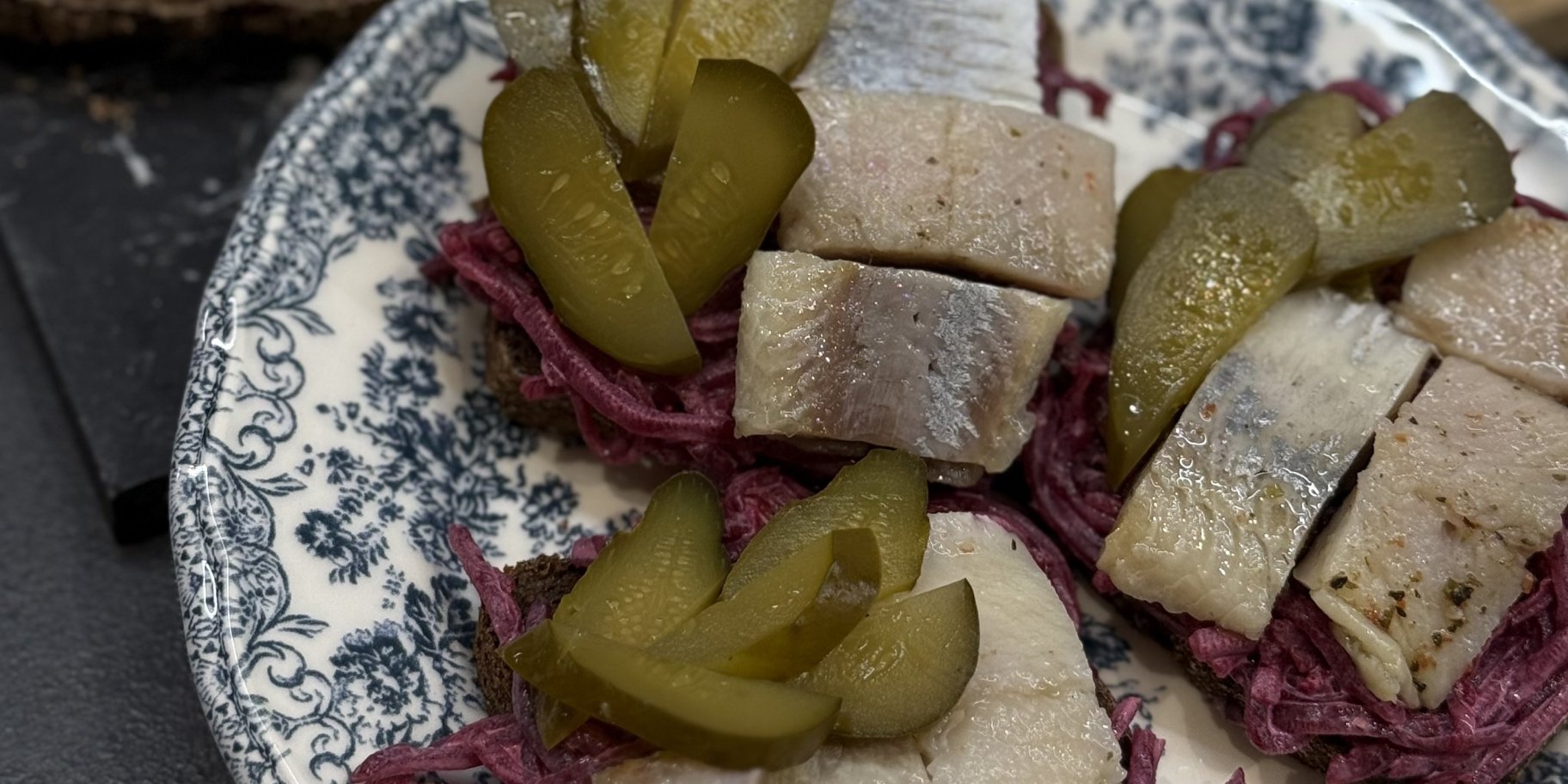 Святкові бутерброди з оселедцем