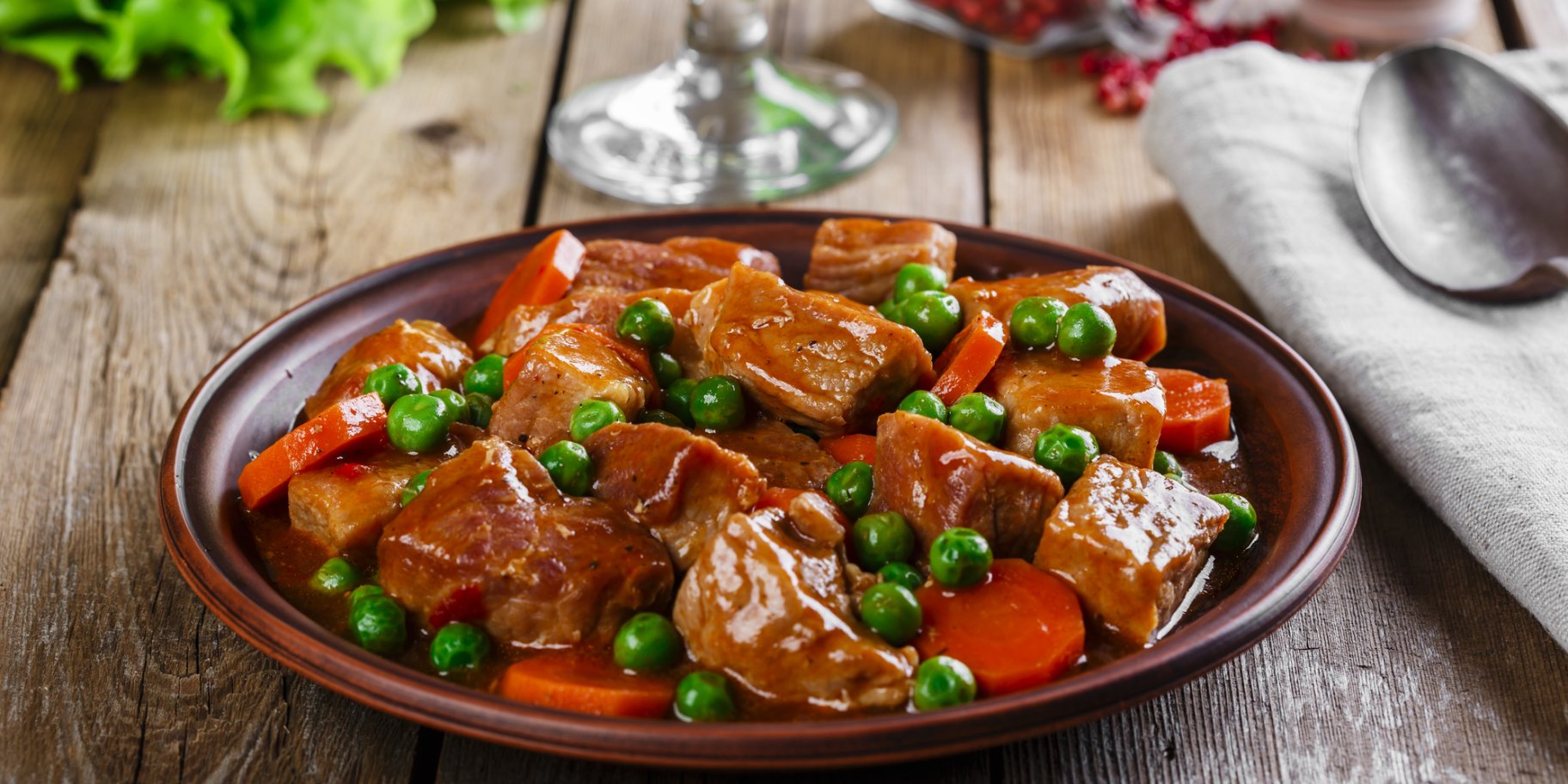 Гуляшь с горошком и овощами