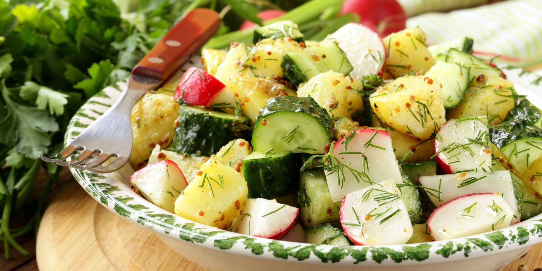 Салат з молодої картоплі та редиски