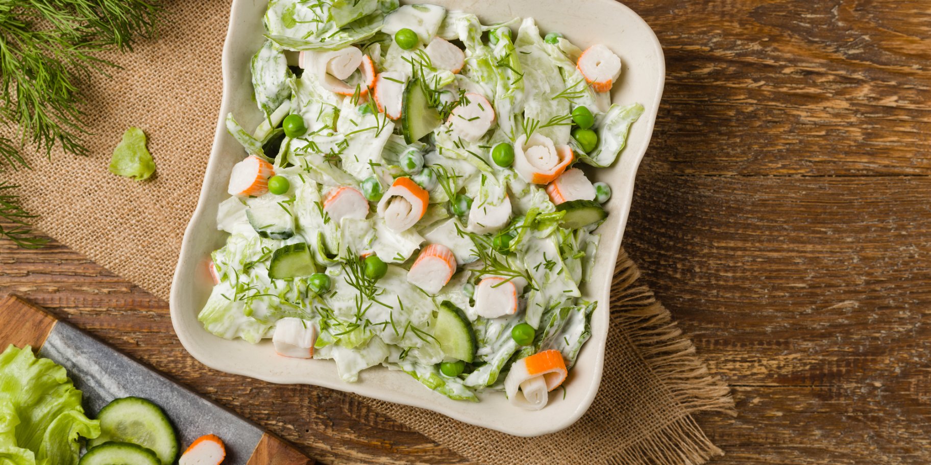 Салат с крабовыми палочками и горошком