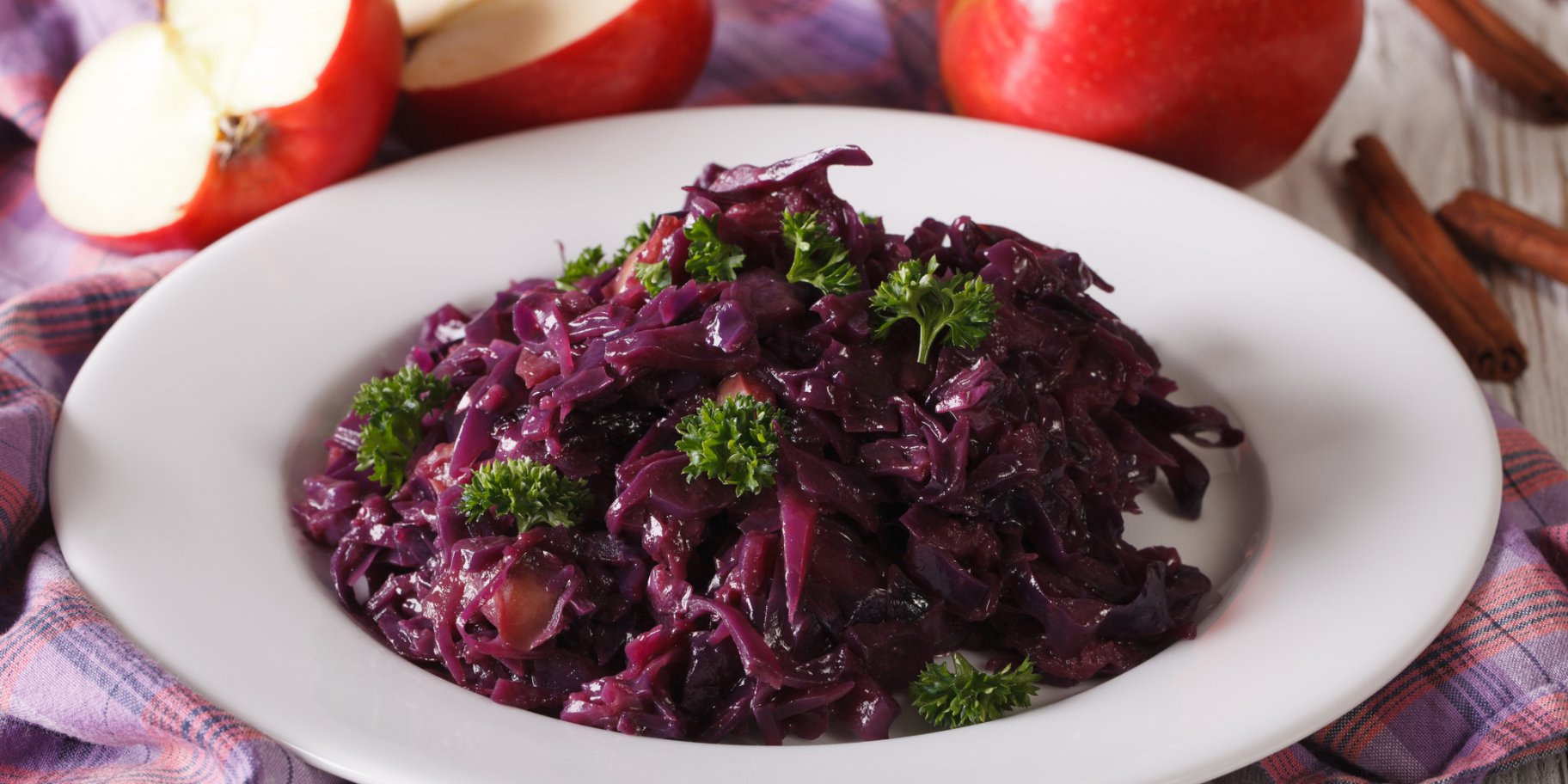 Тушкована червона капуста