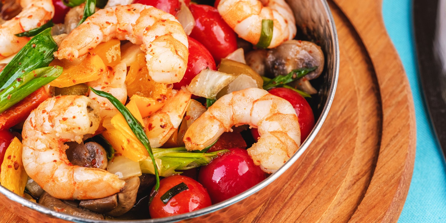 Салат з грибами і креветками