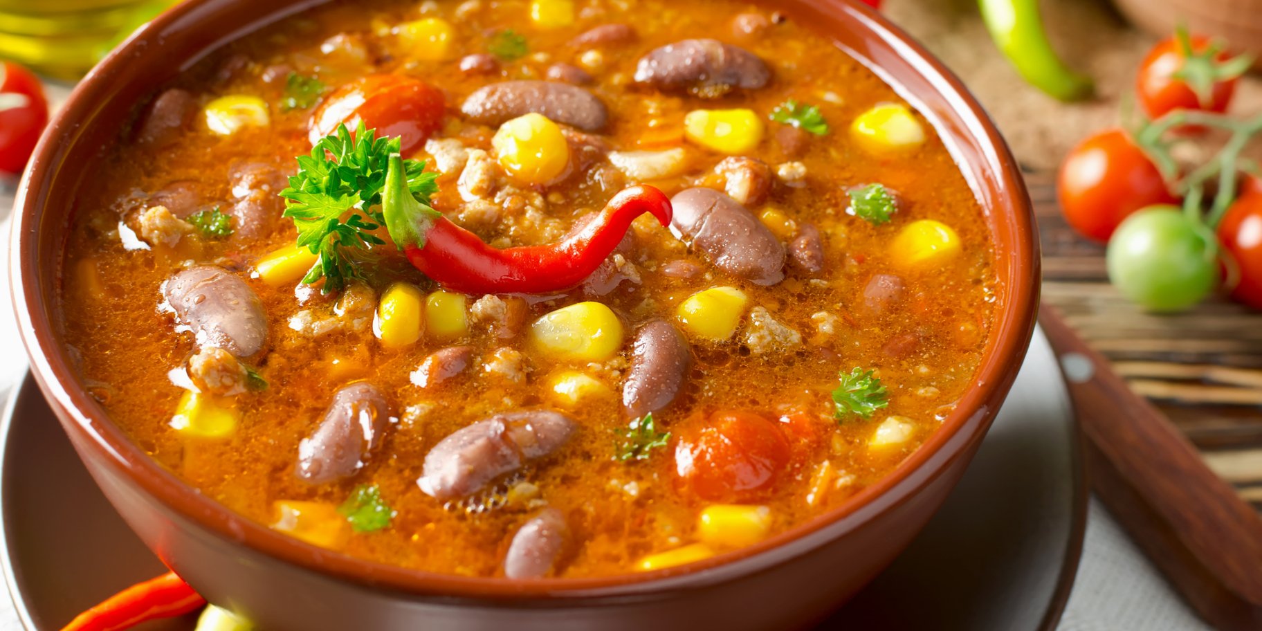 Суп з квасолею і перцем чилі