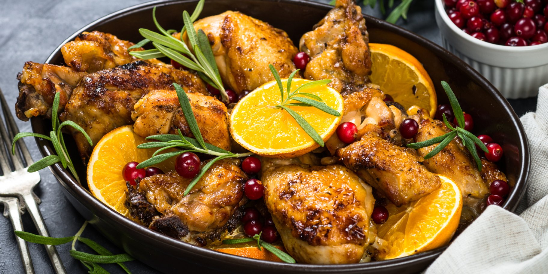 Курячі стегенця з журавлиною і апельсином
