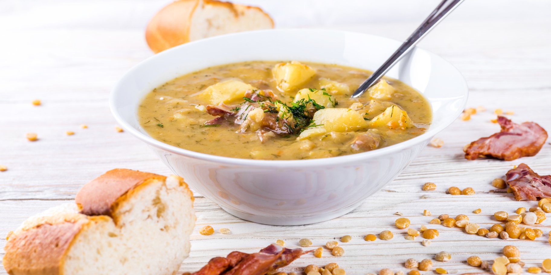 Гороховий суп з копченою куркою