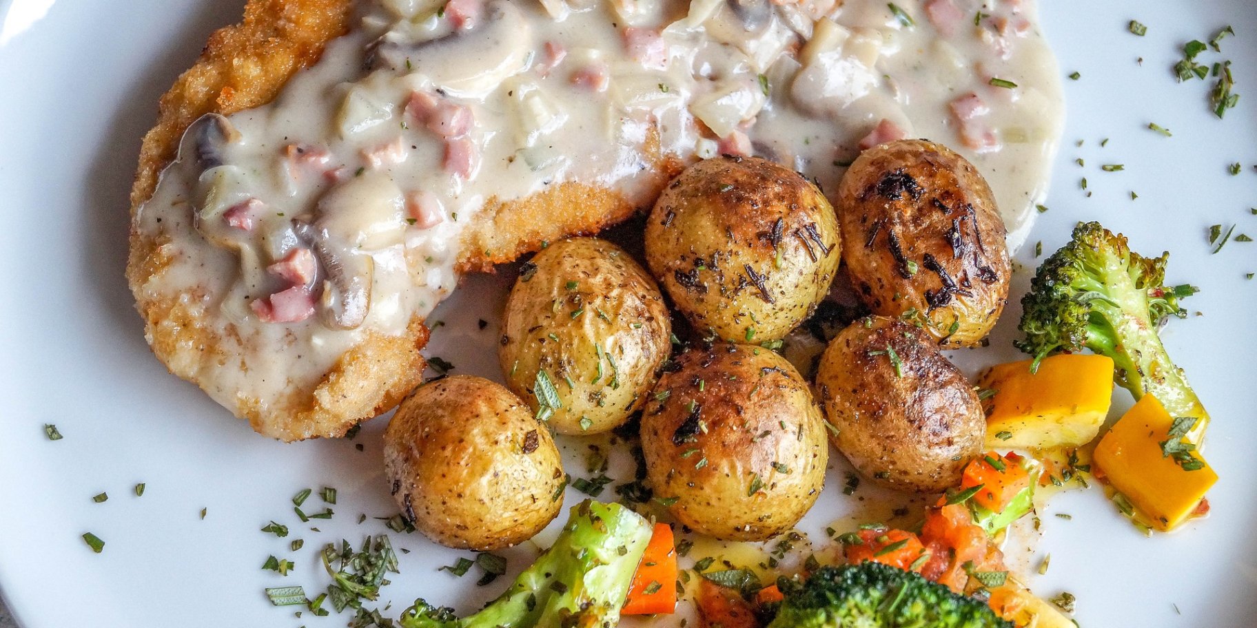 Шніцель зі свинини у паніровці