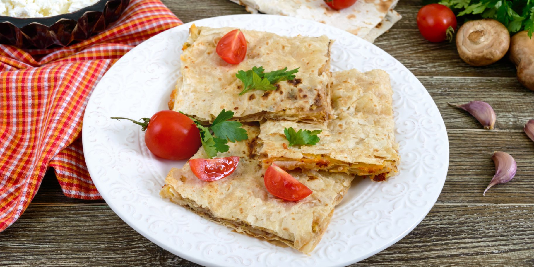 Турецький томатний пиріг з лаваша
