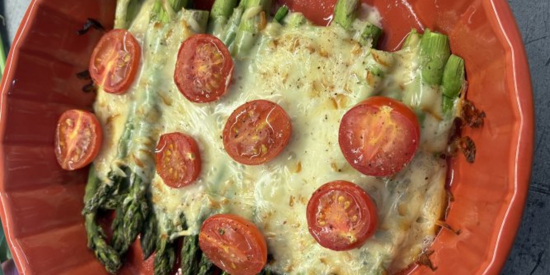 Спаржа під сиром