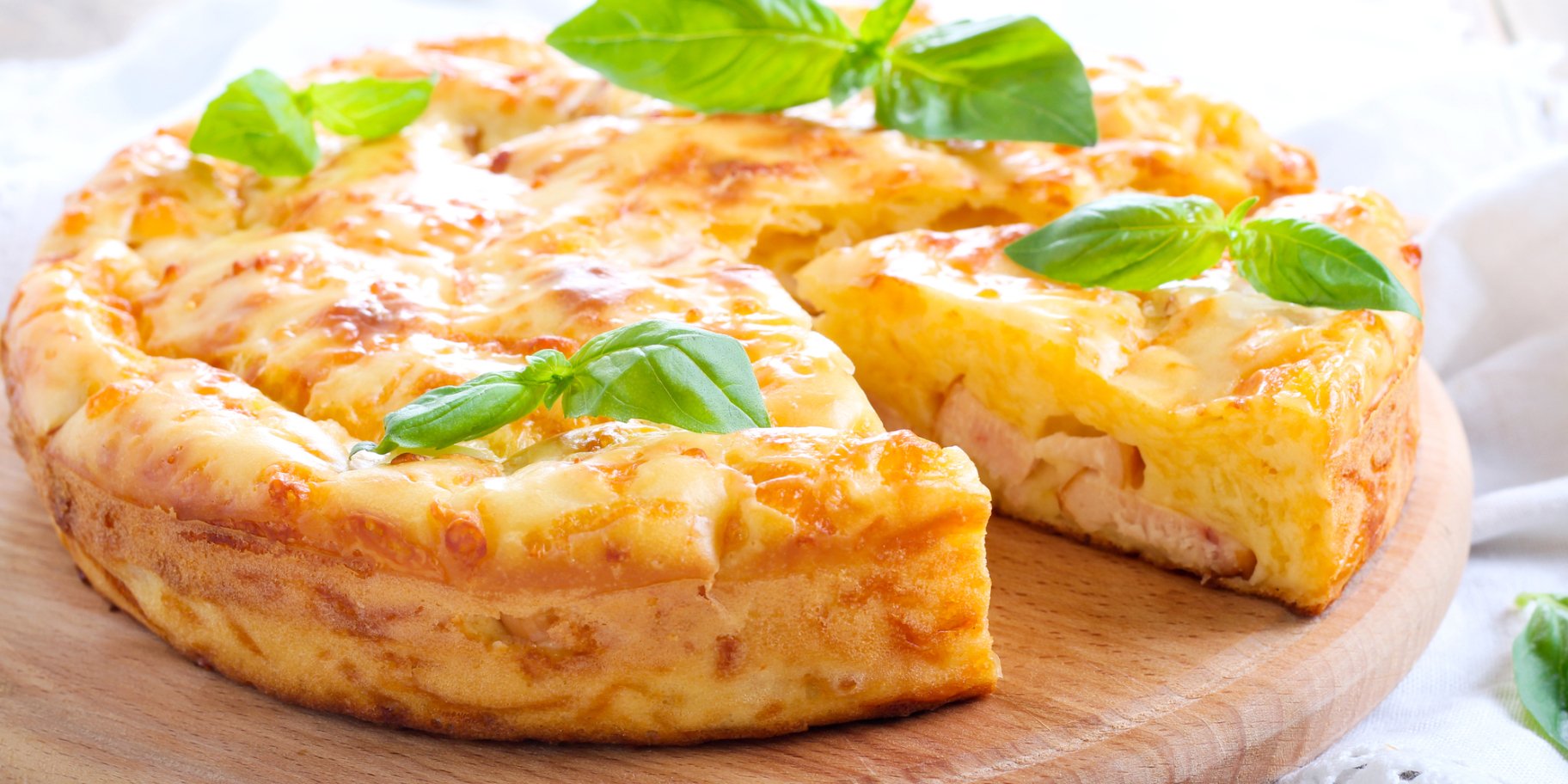 сирний пиріг з сосисками