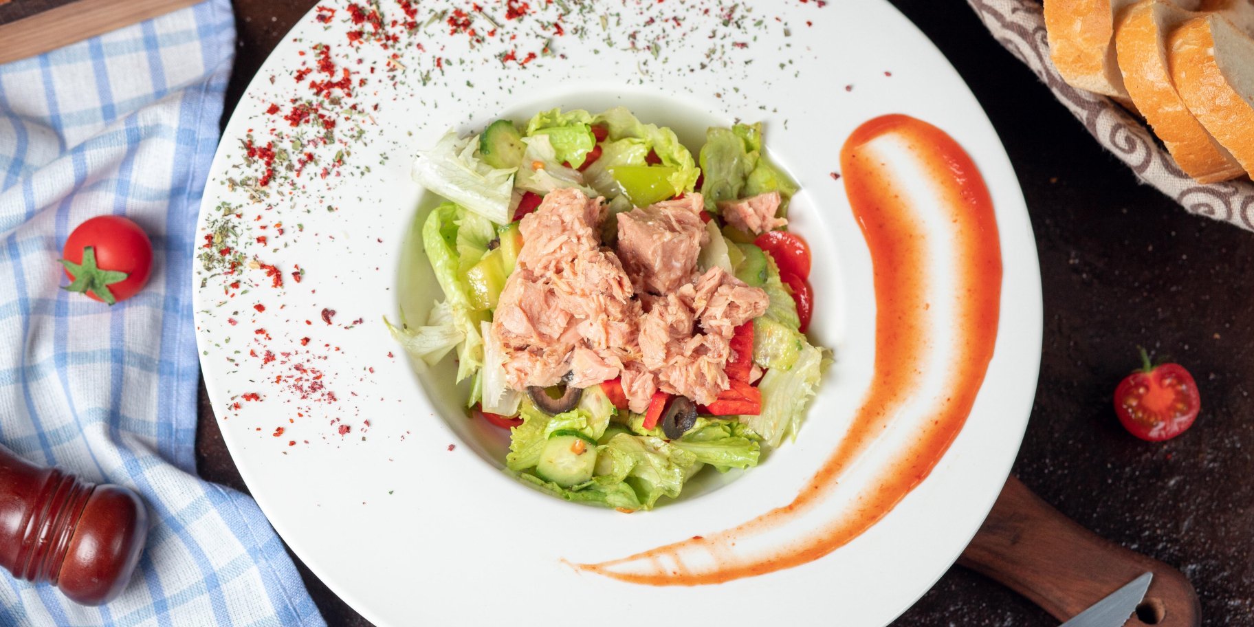 Салат з рибними консервами