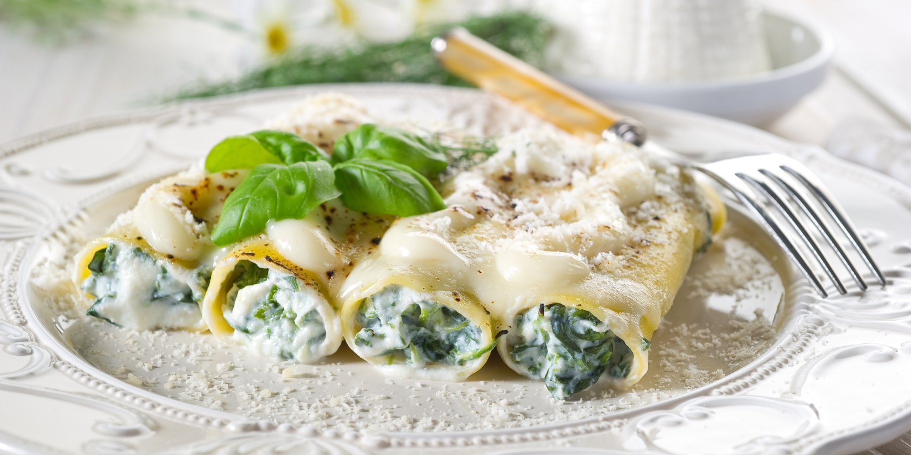 Канелоні з кисломолочним сиром і шпинатом