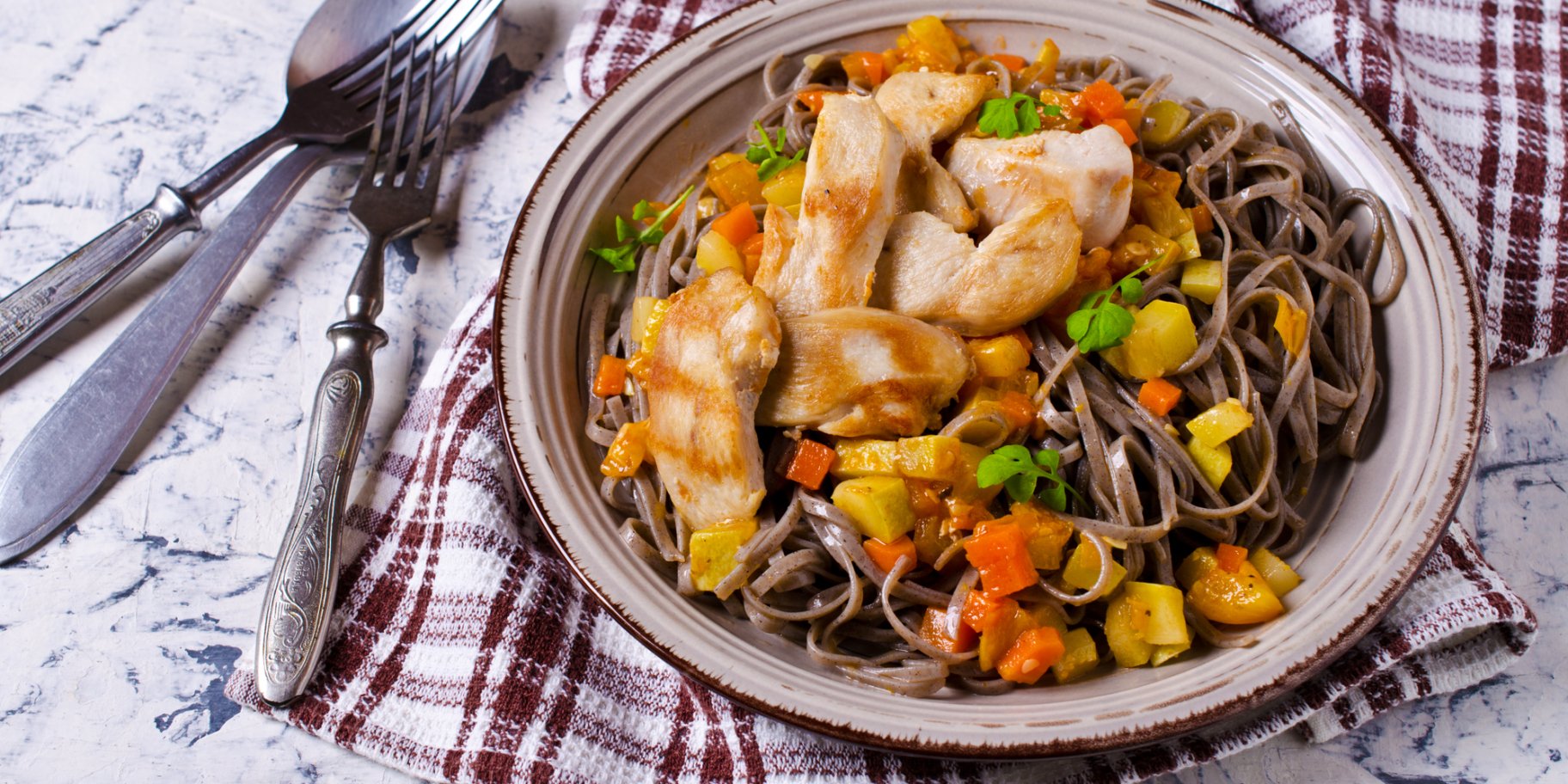 Лінґвіне з гречаного борошна з трьома сирами