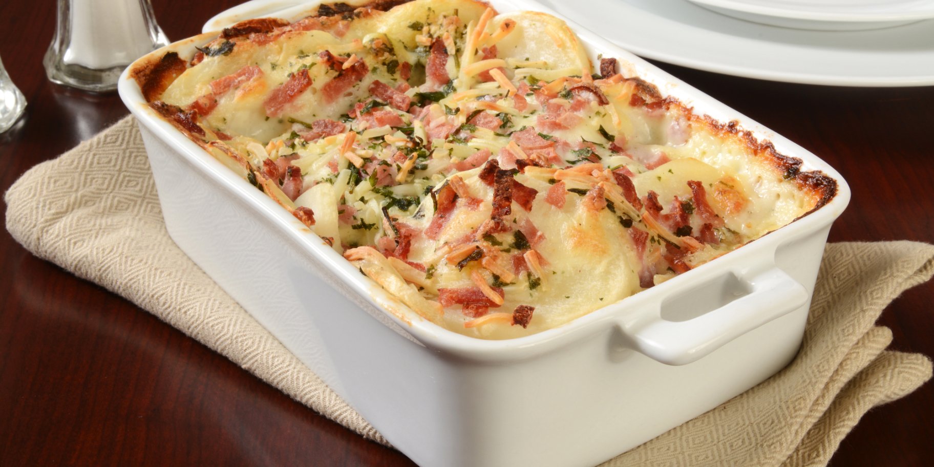 Запечена молода картопля із шинкою