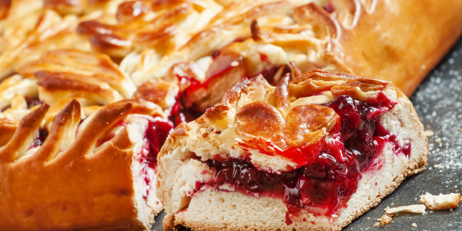 Пирог с калиной на дрожжах