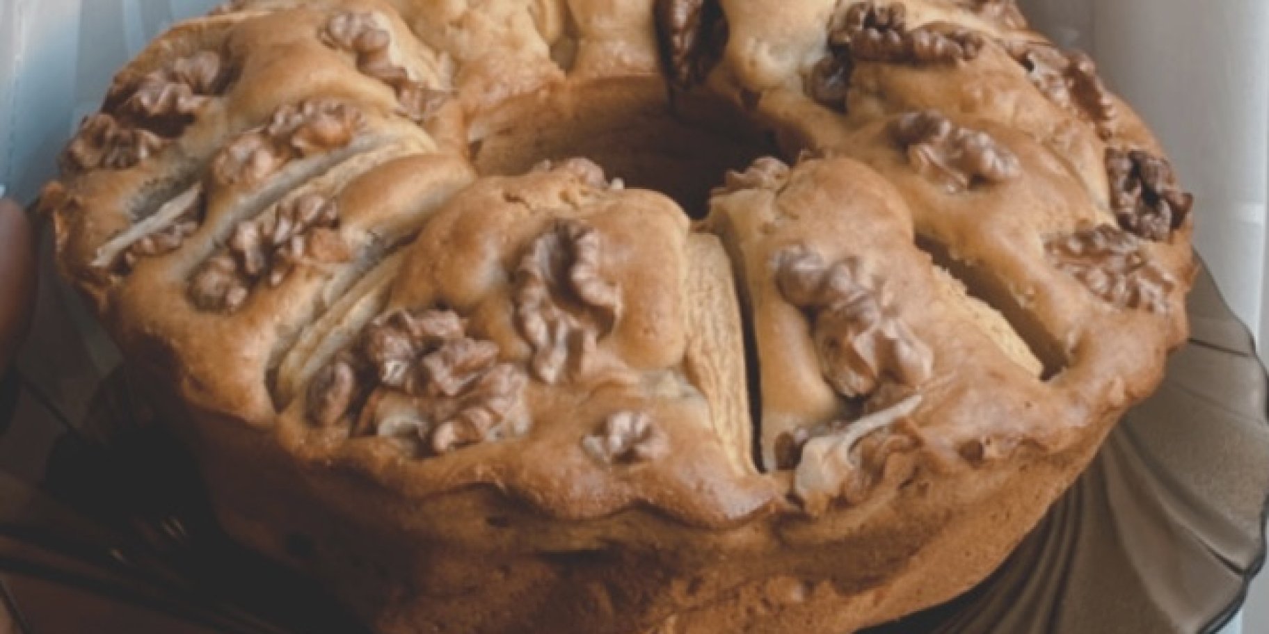 Шарлотка з яблуками та горішками