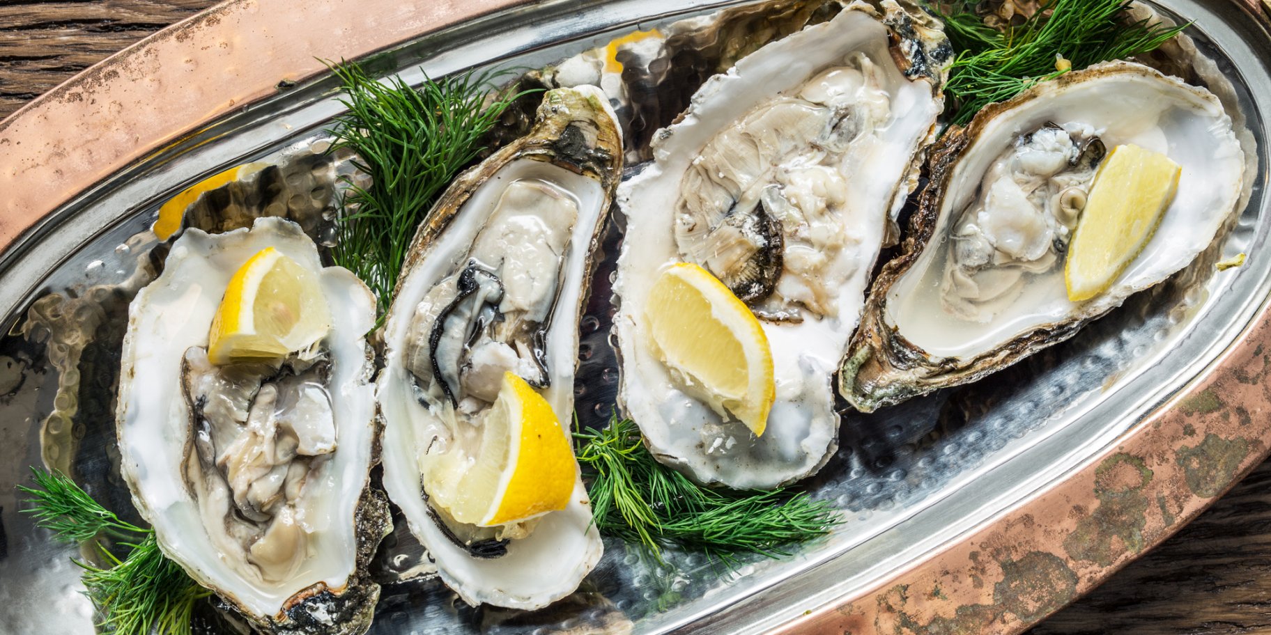Устриці з лимоном