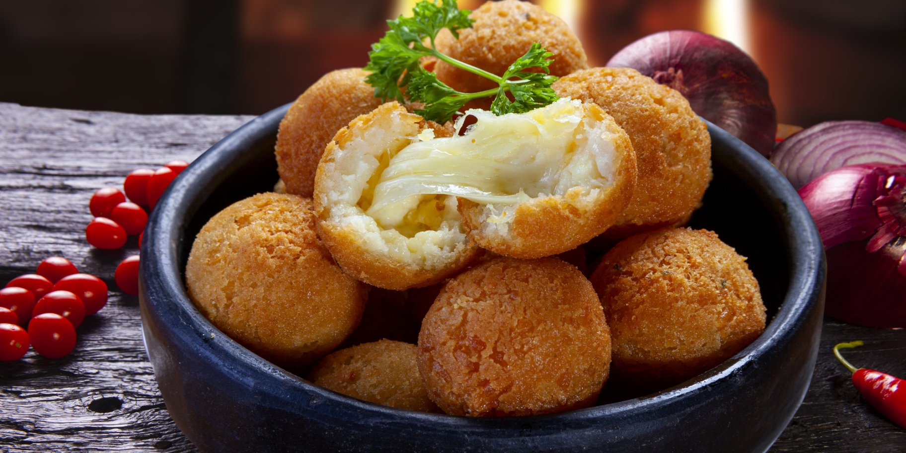 Закуска «Новогодние снежки» из сыра и творога (видео)