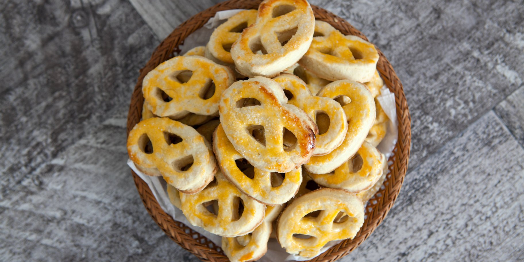 Вівсяні кренделі з яблуком для собаки