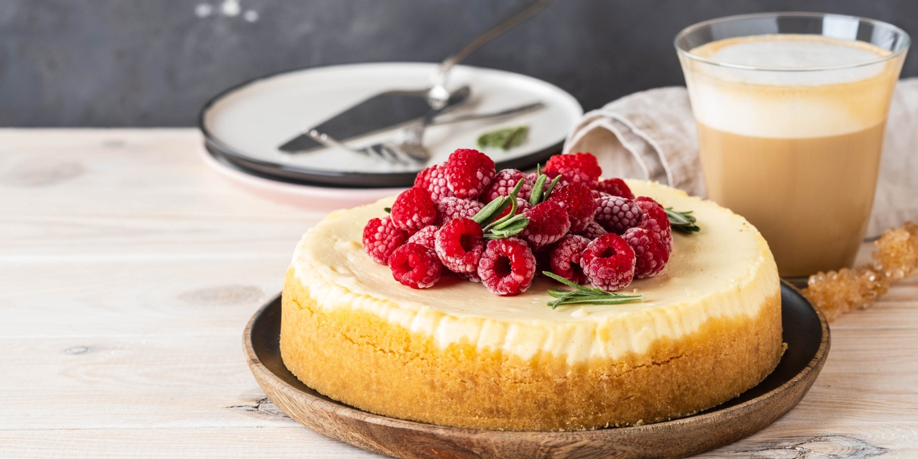 Лимонний чизкейк з малиною