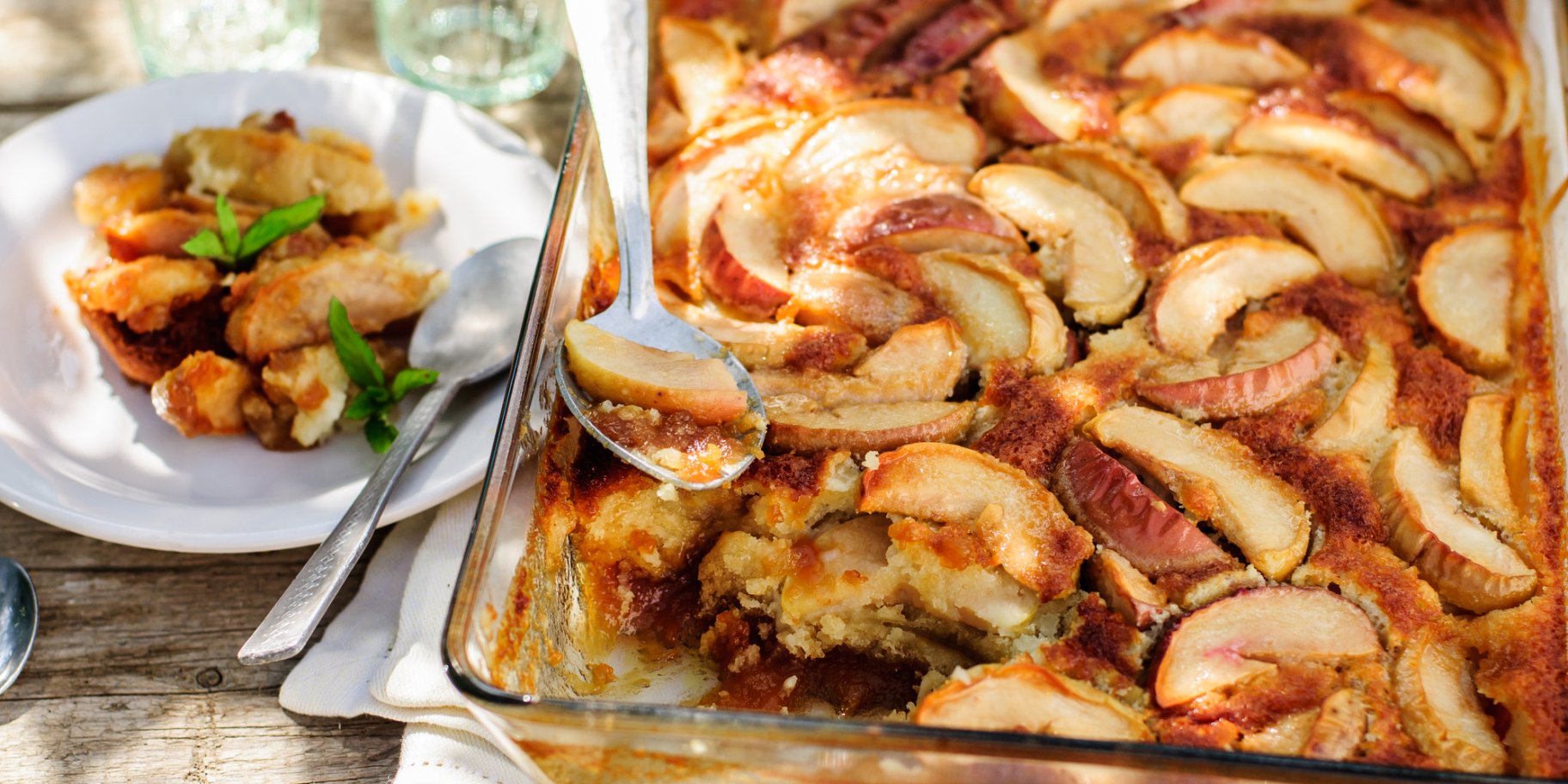 Пиріг з яблуками та корицею