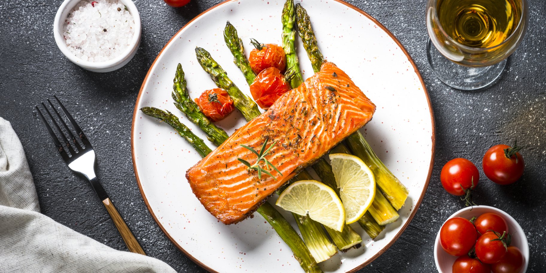 Смажений лосось з овочами