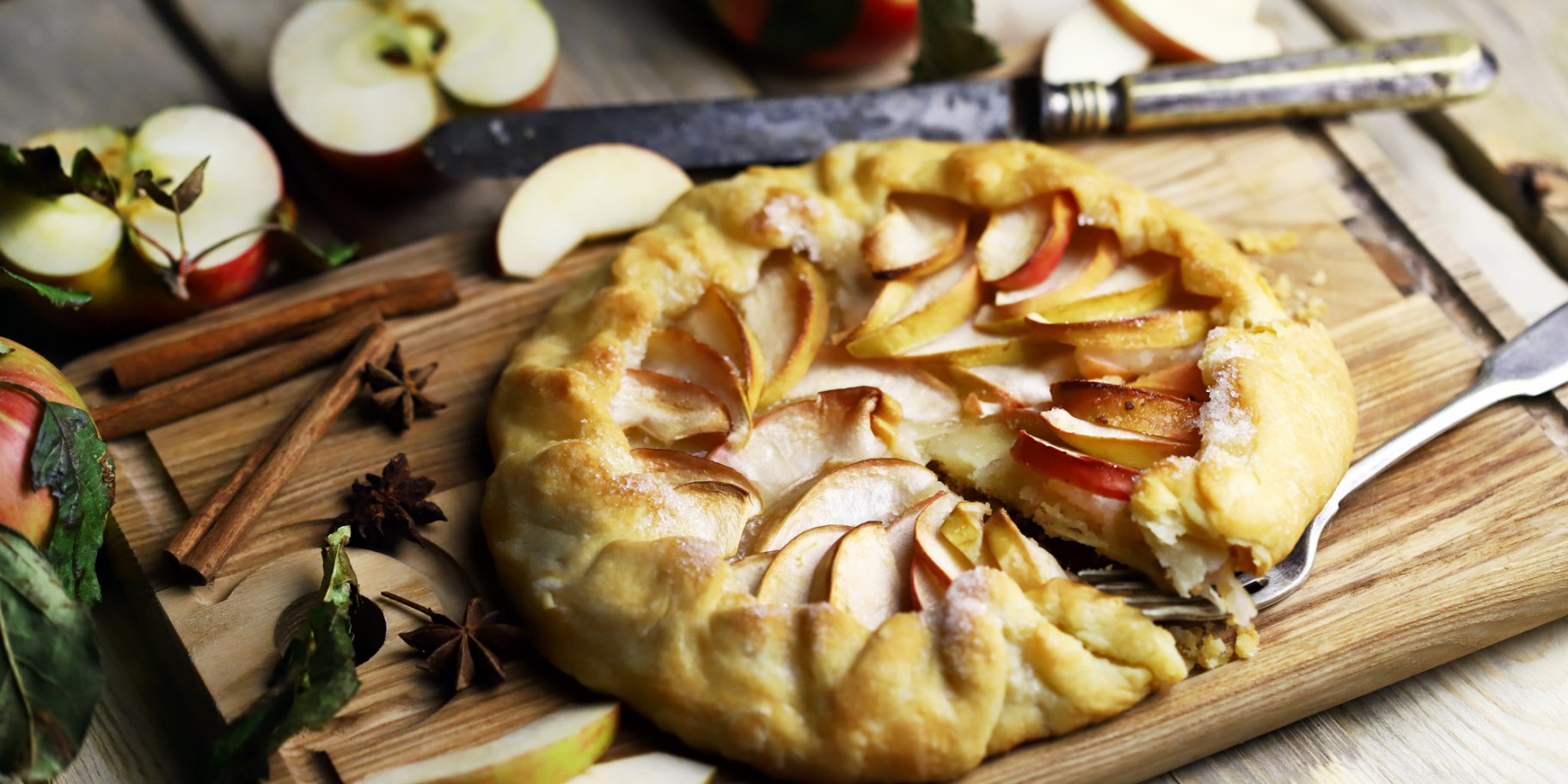 Сирна галета з яблуками і родзинками