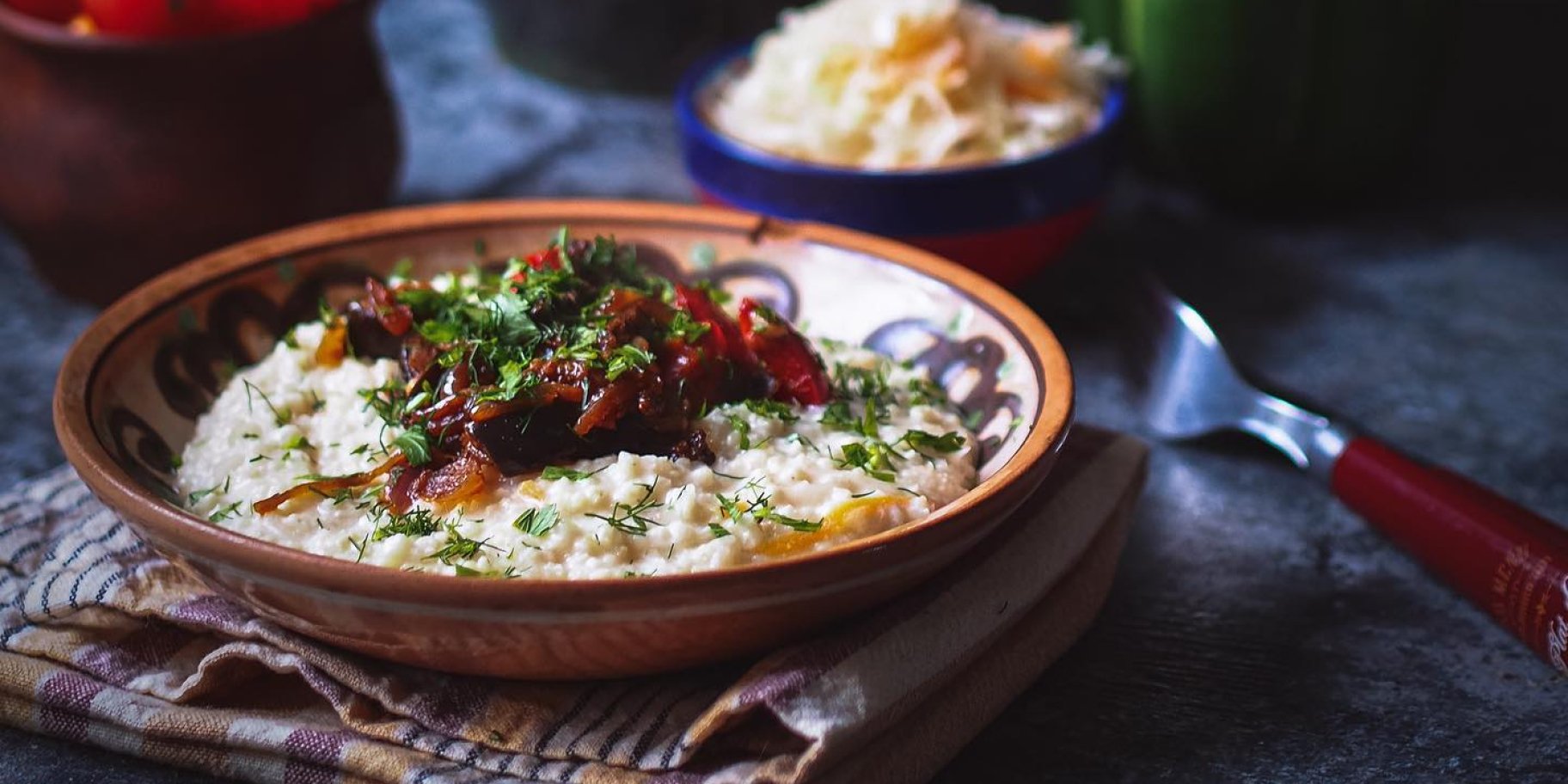 Капуста засипана з білими грибами