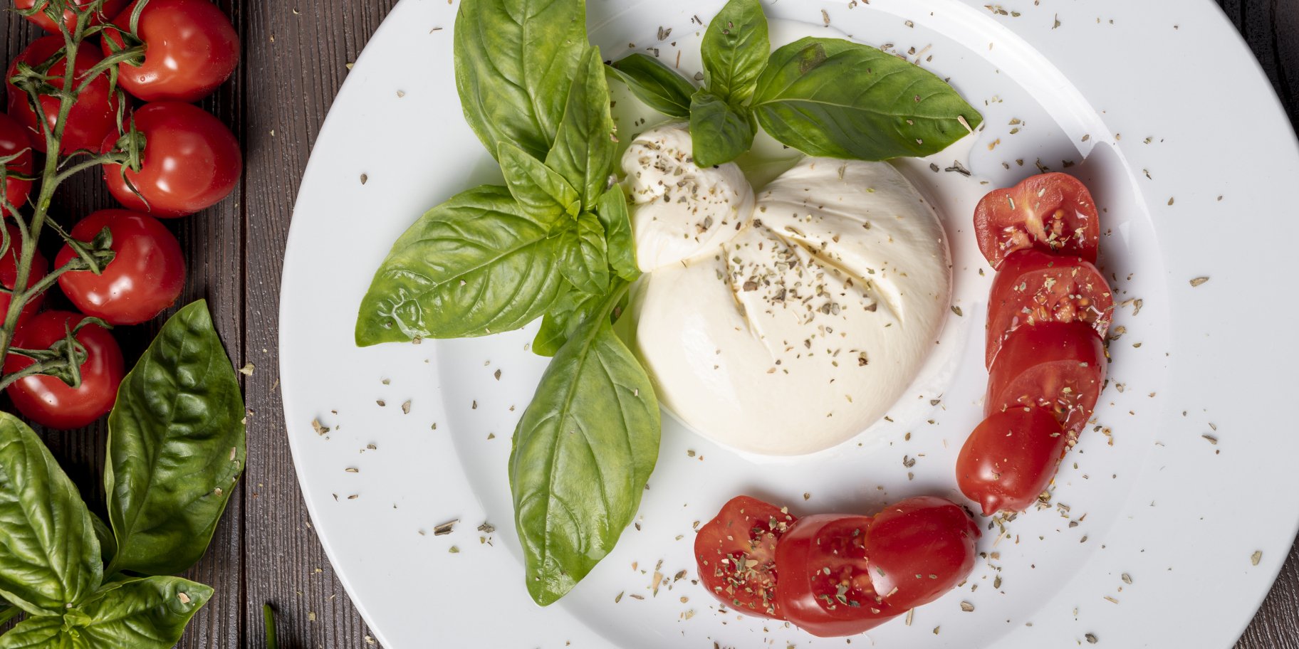 Моцарела з томатами та базиліком