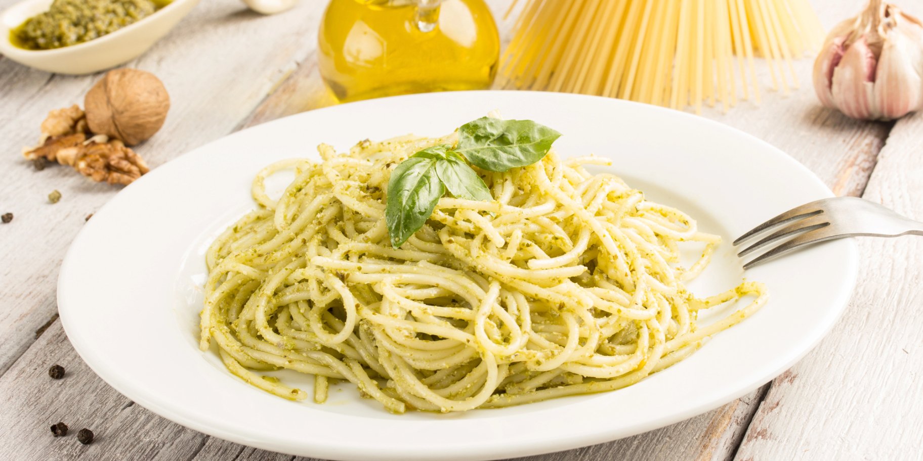 Паста з горіхами та базиліком