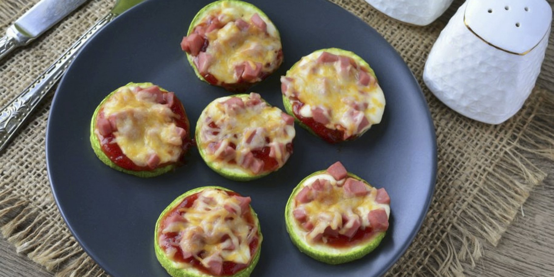 Кабачкові мініпіци, запечені у мікрохвильовці