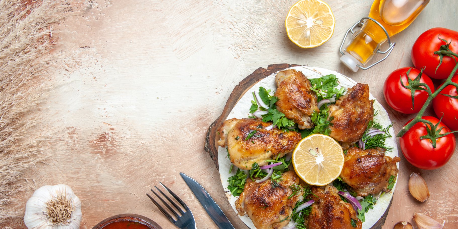 Курячі стегенця із часниковим маслом