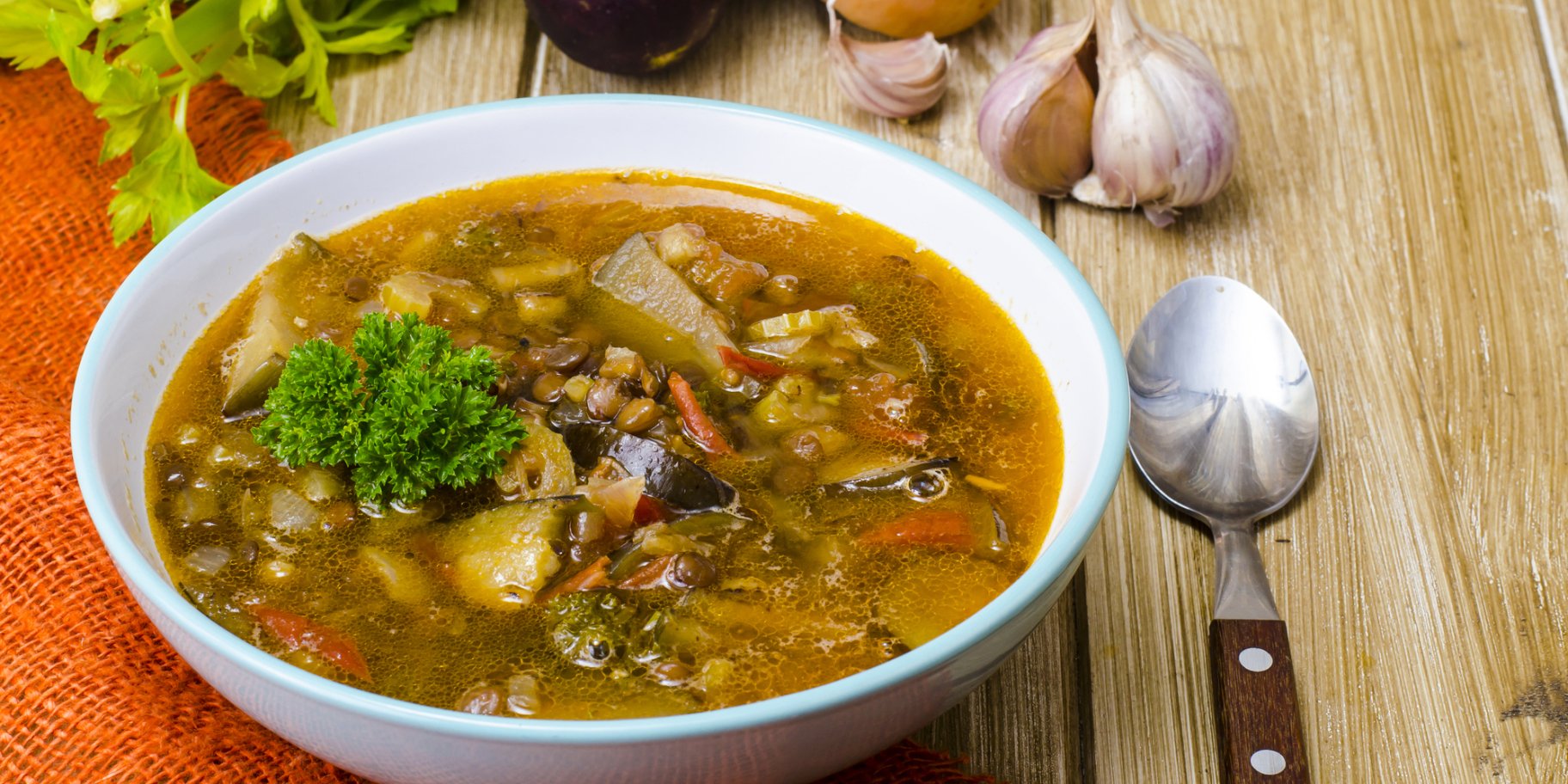 Суп с красной чечевицей и грибами: рецепт