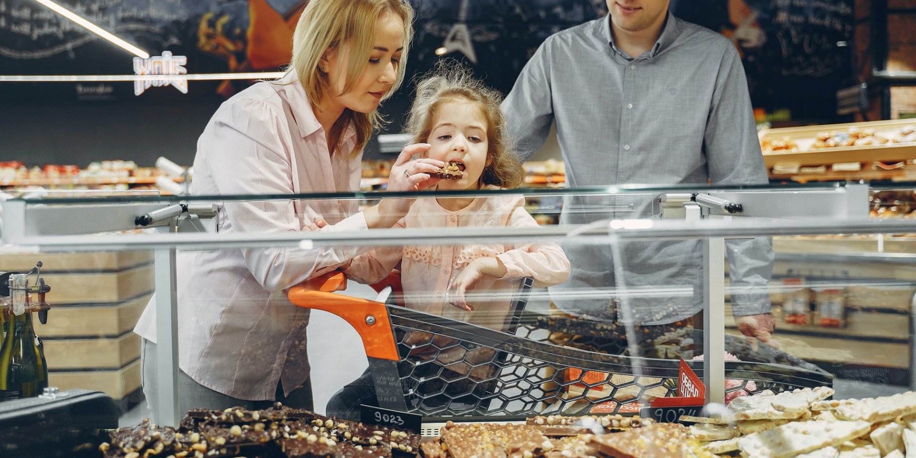 Як правильно годувати дітей