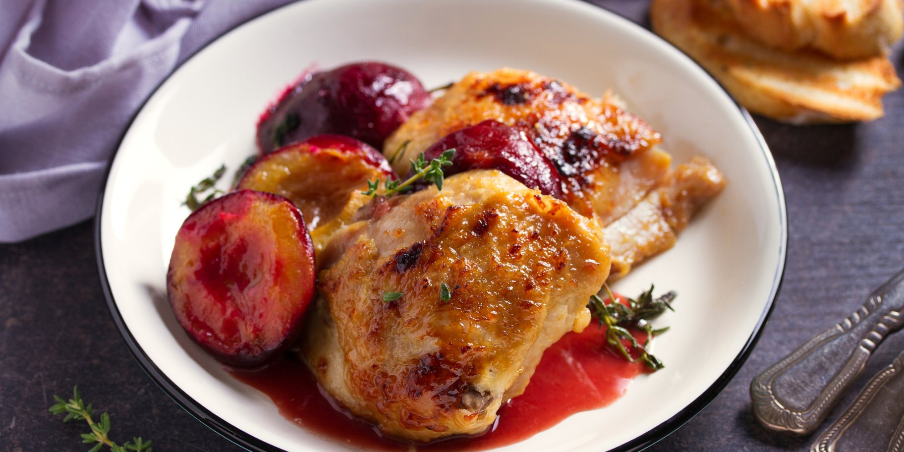 Курячі стегенця під гранатовим соусом рецепт