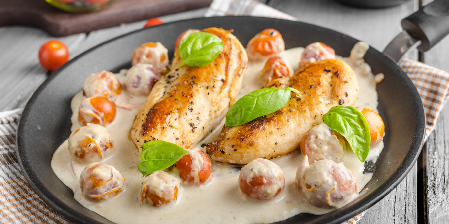 Куриные грудки в соусе