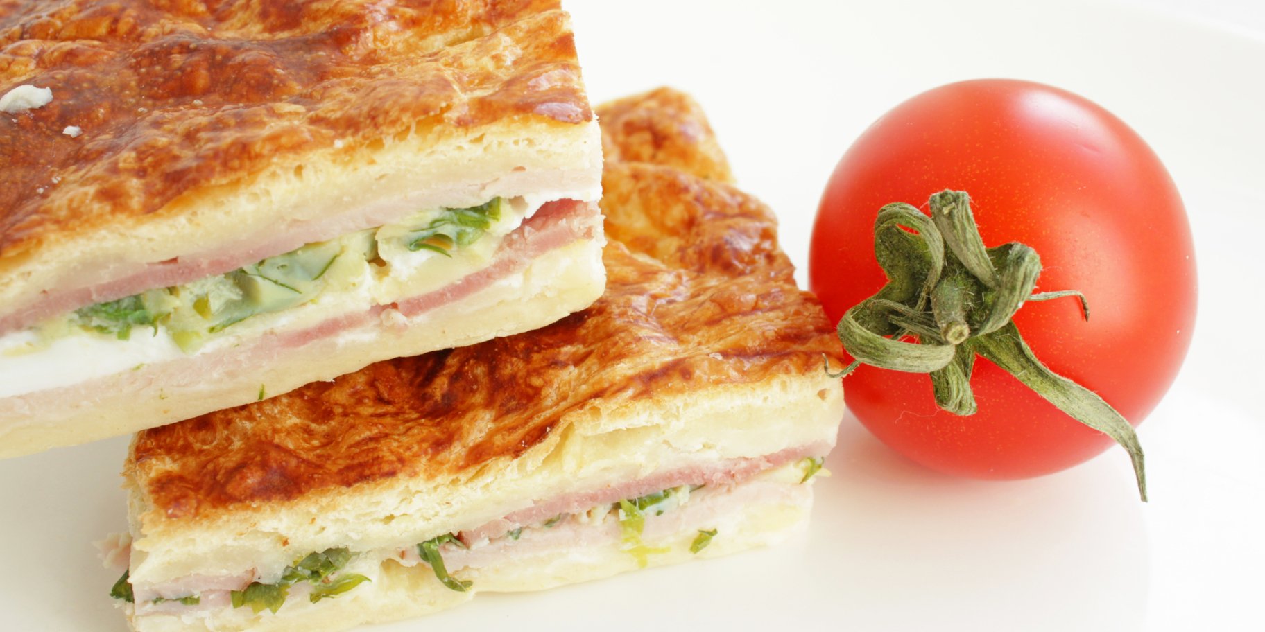 Пирог с яйцами и ветчиной