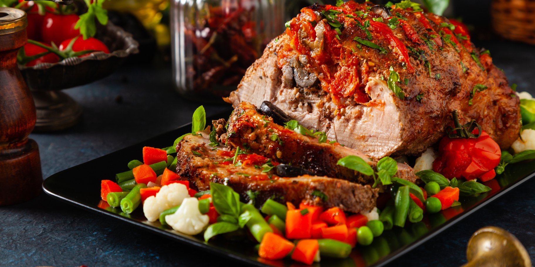 свинина, фарширована овочами