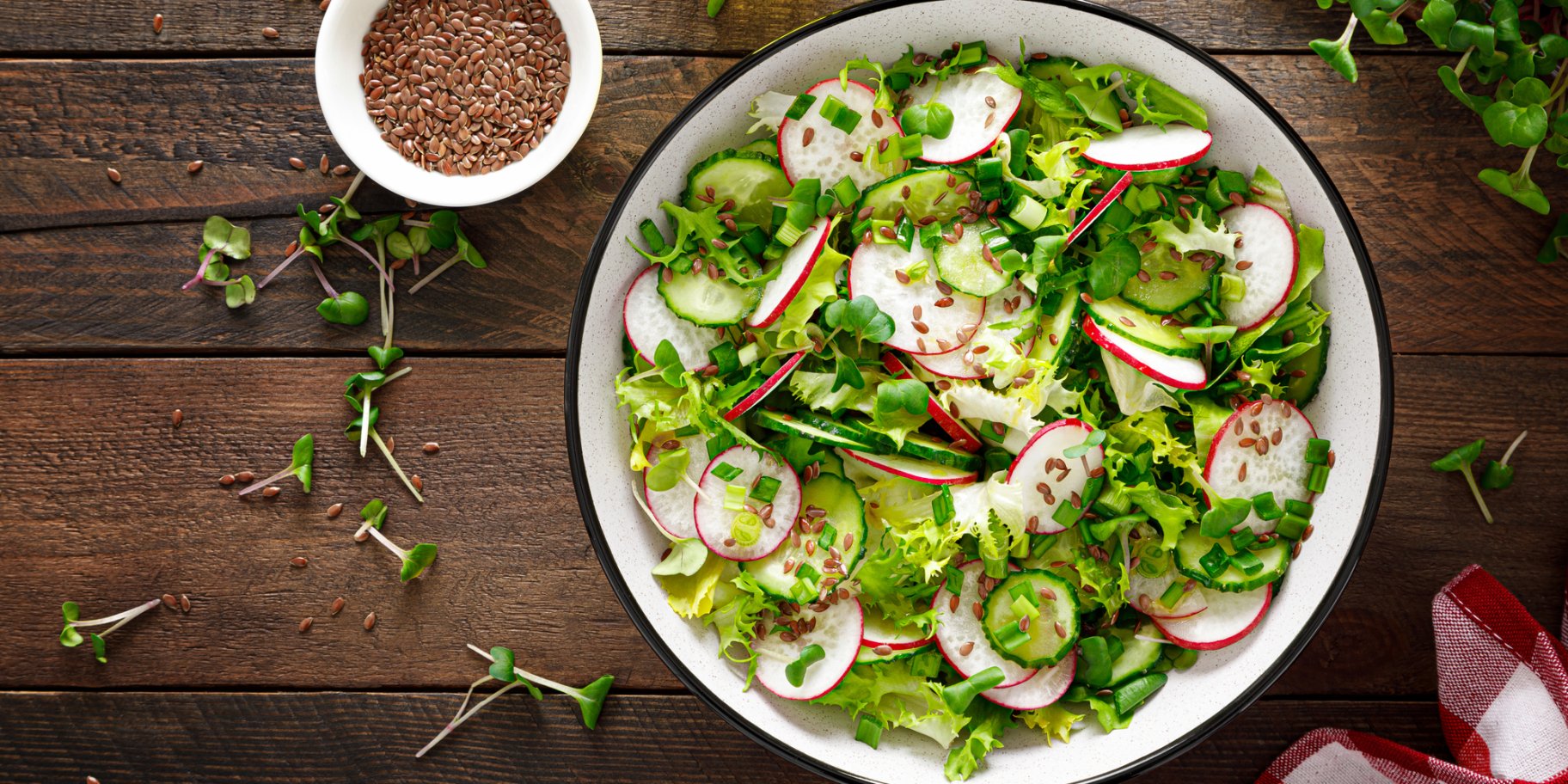 салат із редискою та зеленню