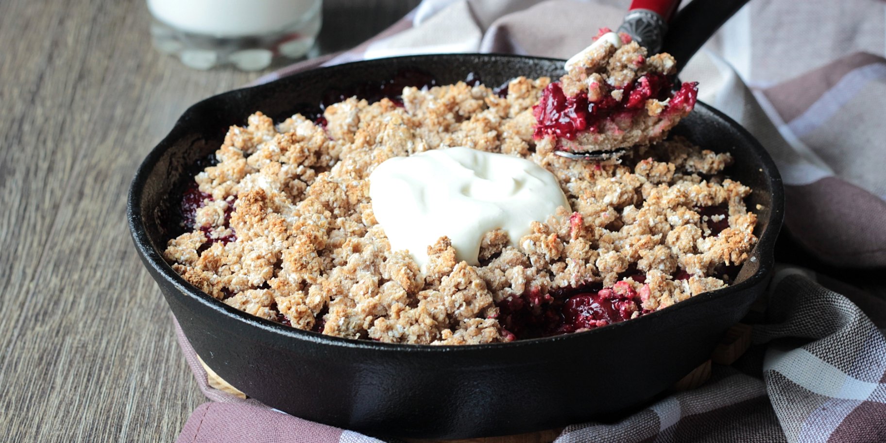 Полунично-малиновий крамбл