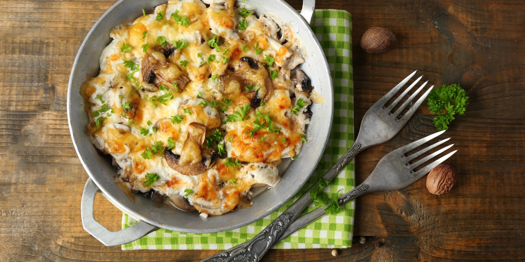 Запеканка с курицей и грибами под сыром