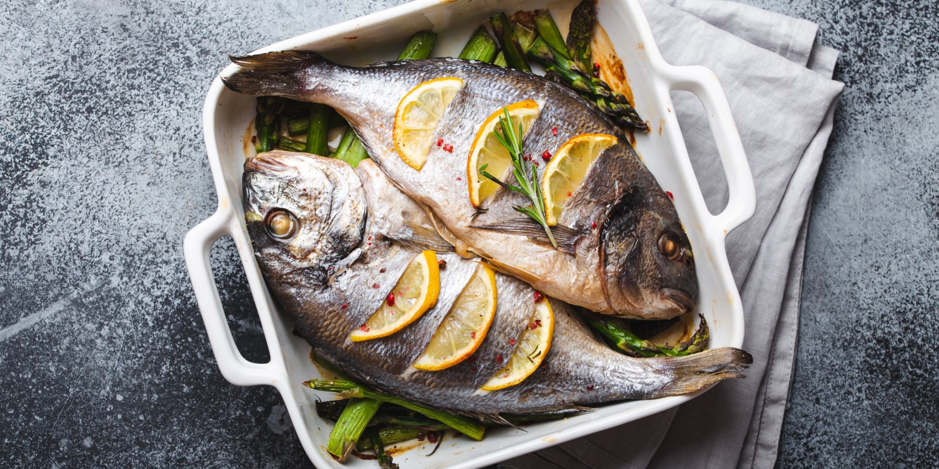 Риба зі спаржею