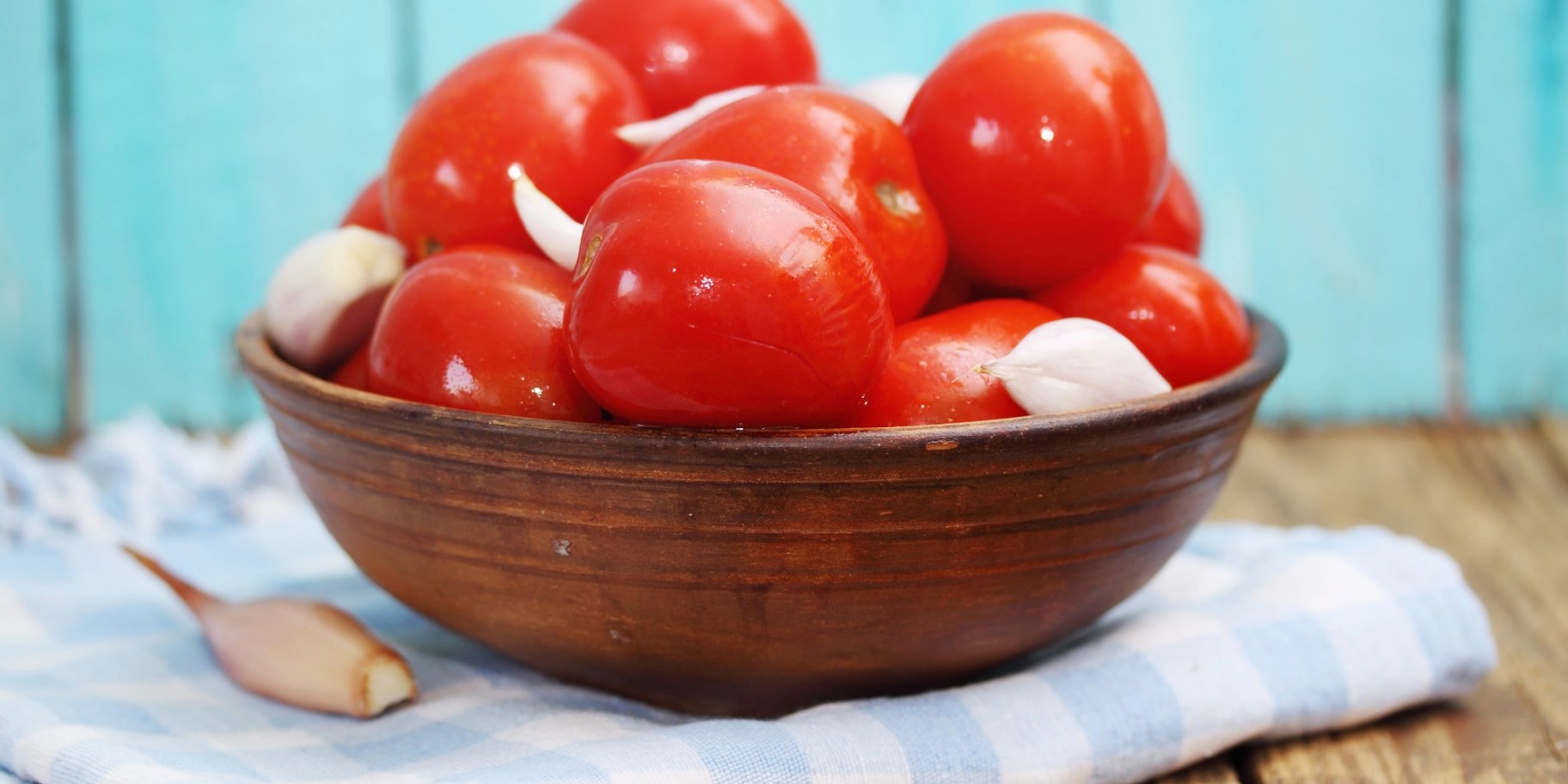 Малосольні помідори з часником