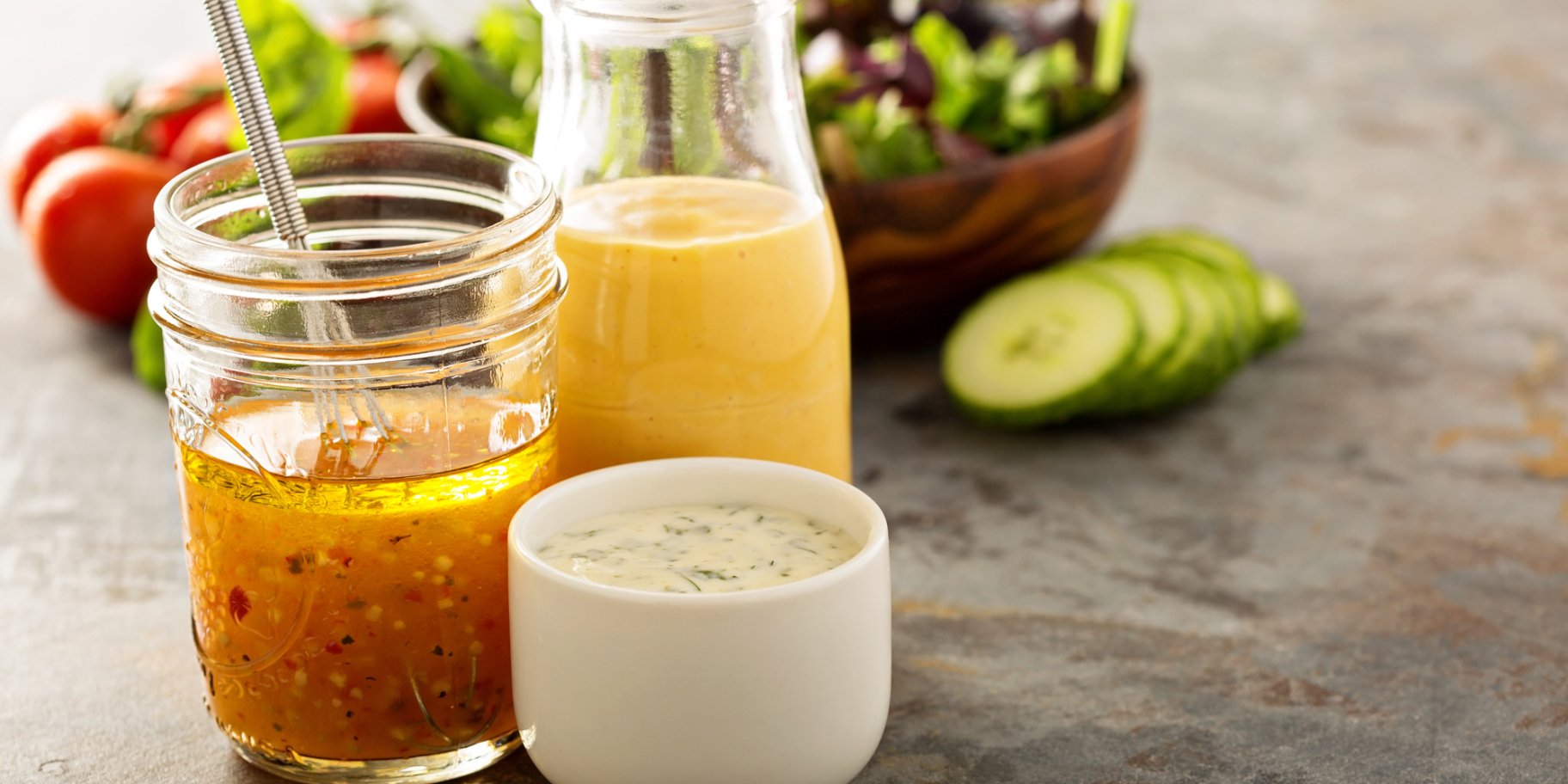 Три соуси для пельменів на столі