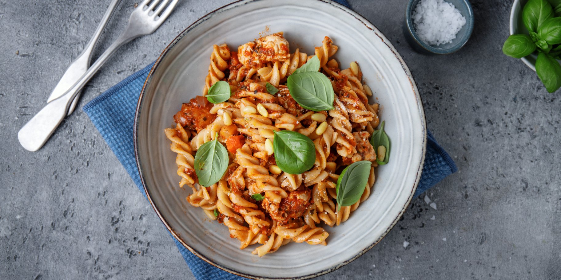 Паста з томатами і сиром